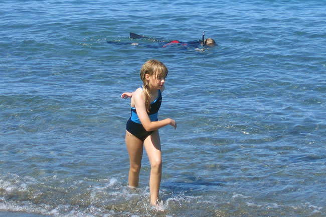 20070805e_SM_IsabelaUrbinaBay_WaterPlay