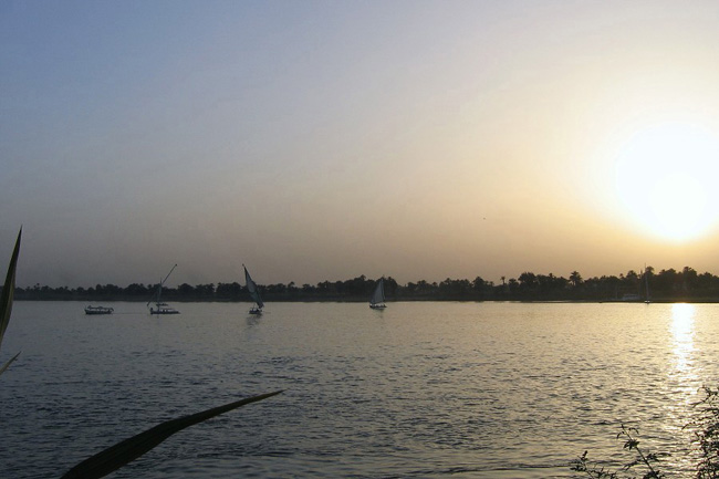 20060322v_LuxorFeluccas