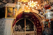 20101224k_AroundNativityGrotto